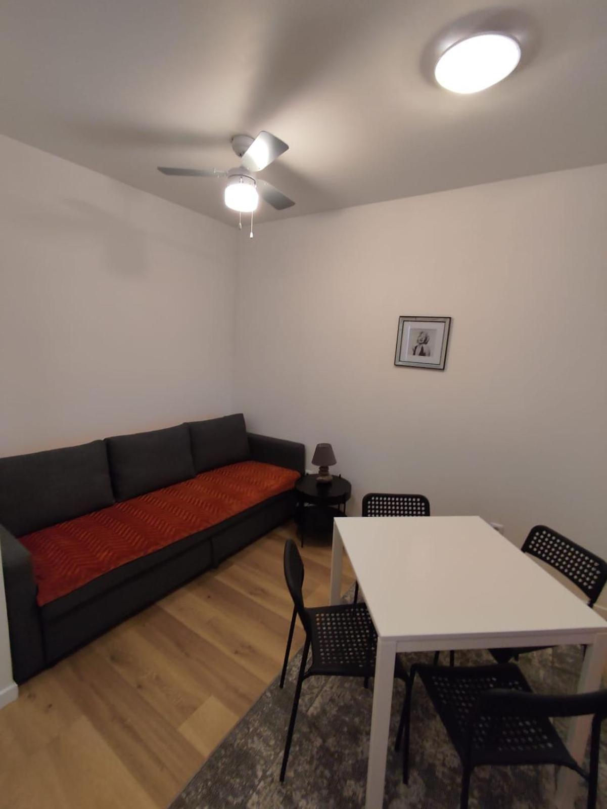 Un Deux Pieces Et Un Jardin A Appartement