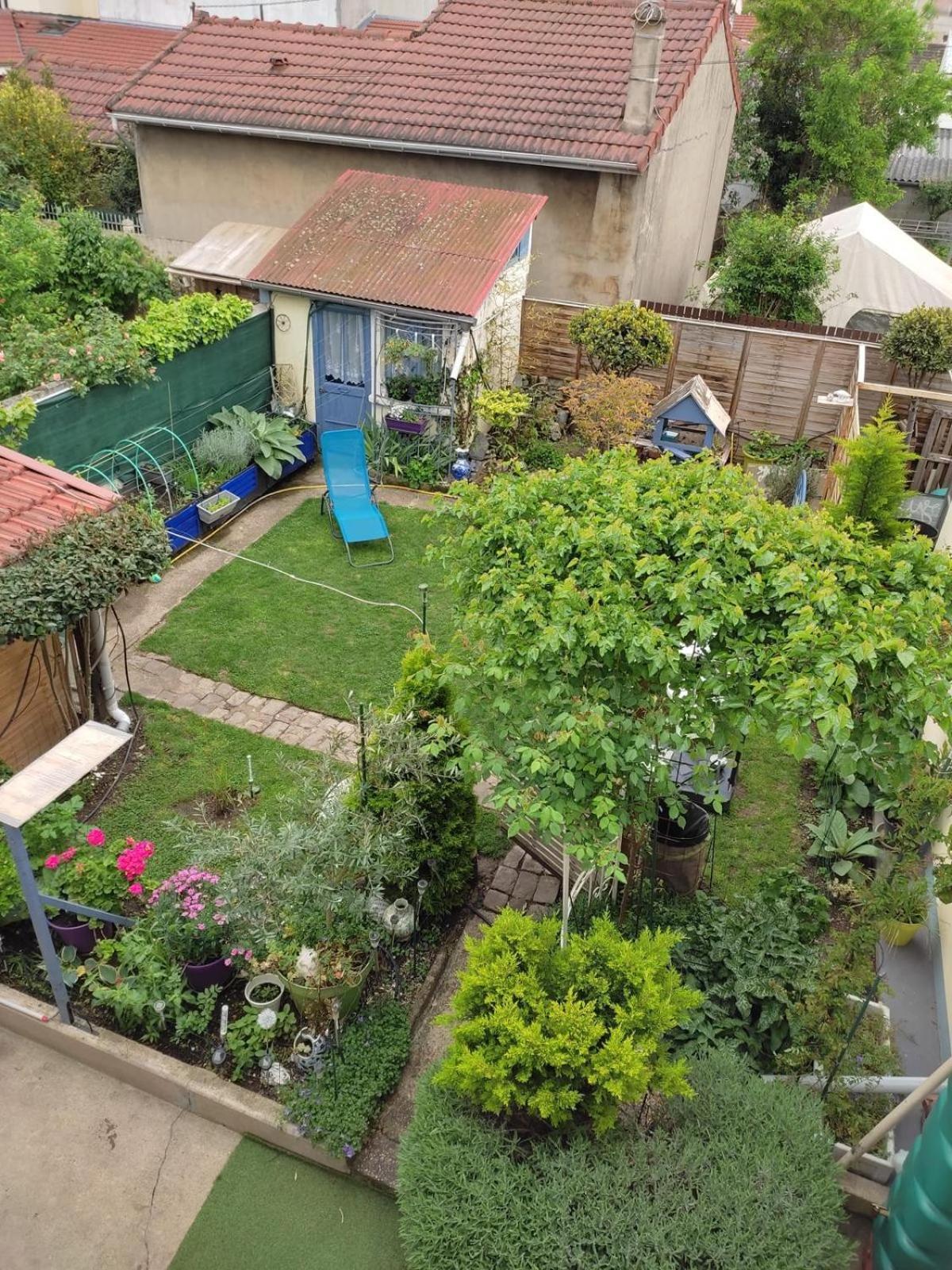 Un Deux Pieces Et Un Jardin A Appartement *